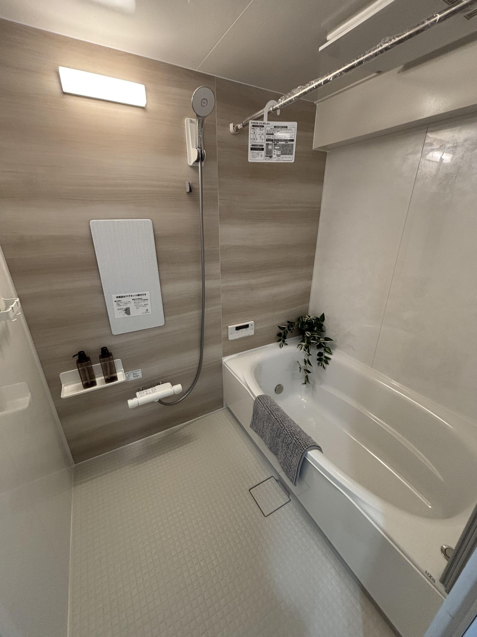 浴室は浴室乾燥、暖房付き。雨の日のお洗濯ものや、冬のヒートショック対策にも。