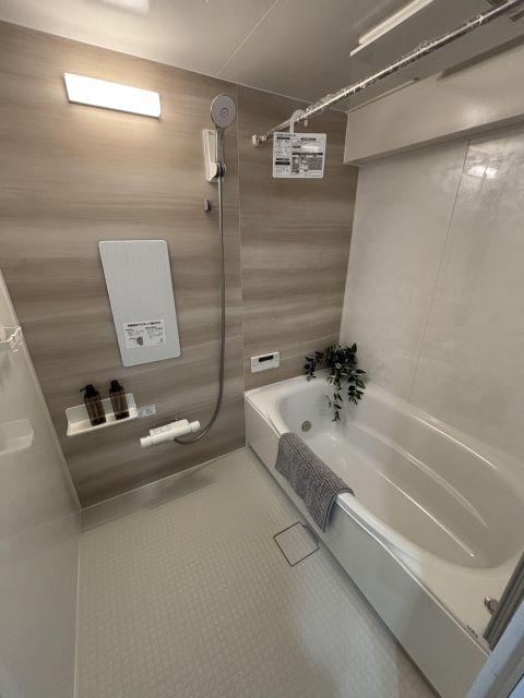 人気の角部屋、南東、南西側の2面バルコニーで開放的です。