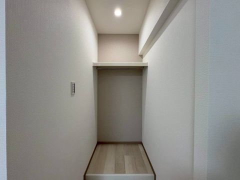 約6.9帖の居室の収納スペースです。