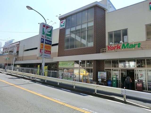 ヨークマート妙蓮寺店 徒歩7分。 490m