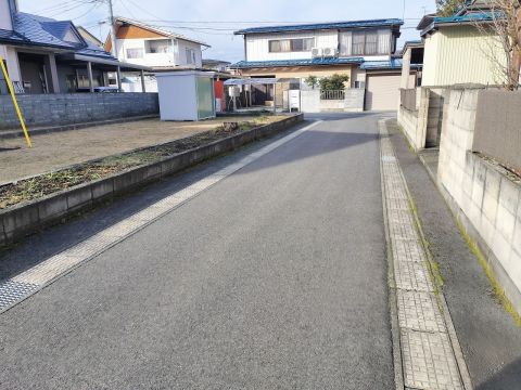 前面道路：西側約4ｍ(公道)