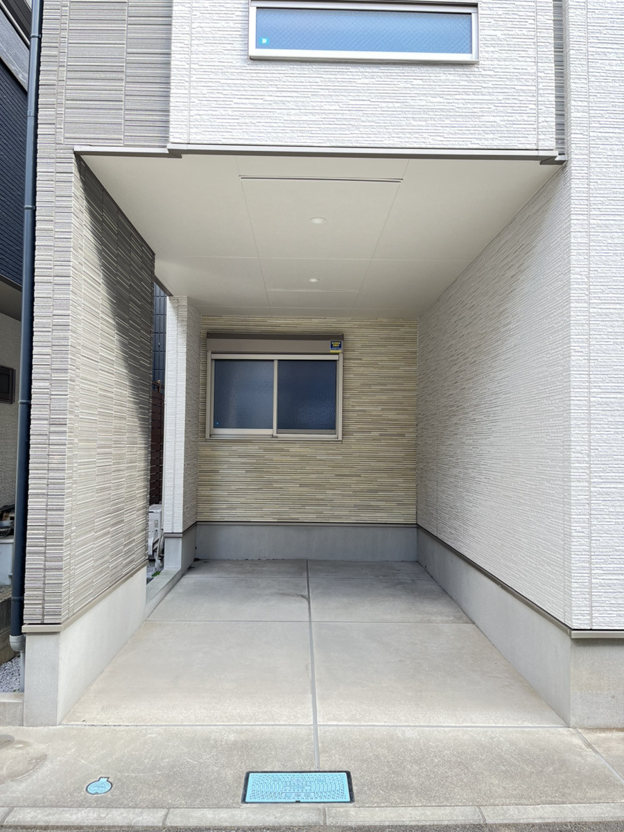 車種制限あり 奥行あるビルトイン車庫です♪