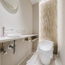 【トイレ】手洗い、カウンター付き。