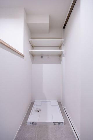 【室内洗濯機置場】収納棚つき