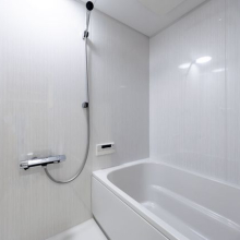 【バスルーム】浴室乾燥機がついているので、お天気に左右されずに洗濯物を乾かすことができます。