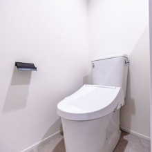 【トイレ】収納付き。細々としたものをすっきり収納！