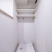 【室内洗濯機置場】収納棚つき
