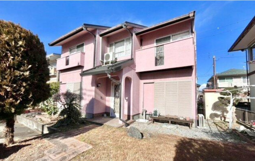 可愛い印象のピンクのお家