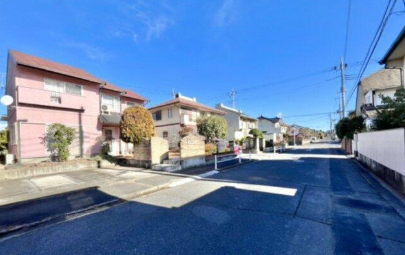 南向きなので、朝から夕方まで光が入り温かく生活できます