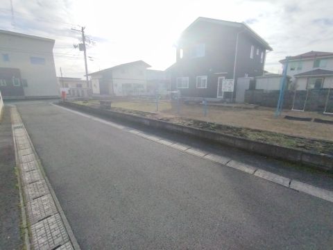 西側公道：約４ｍ