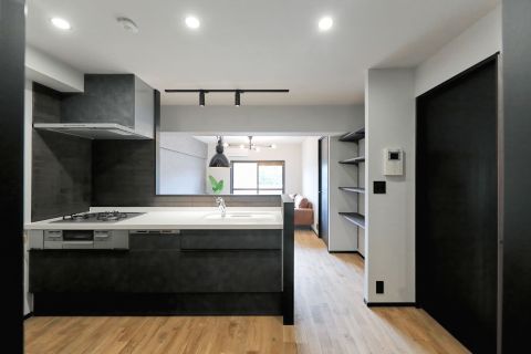 リノベーション完了しました。対面式のキッチンで、ご家族で会話を楽しみながら家事をすることができます。