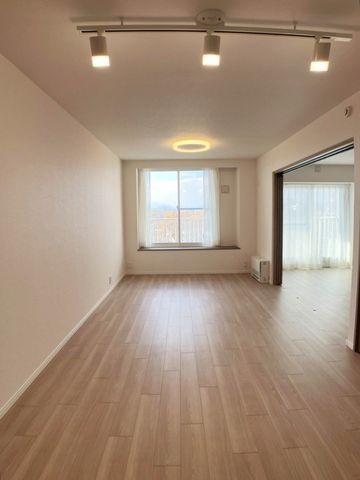 主要採光面が南西向きで、昼から夕方の日当たりが良く、自然と家族が集まりますね