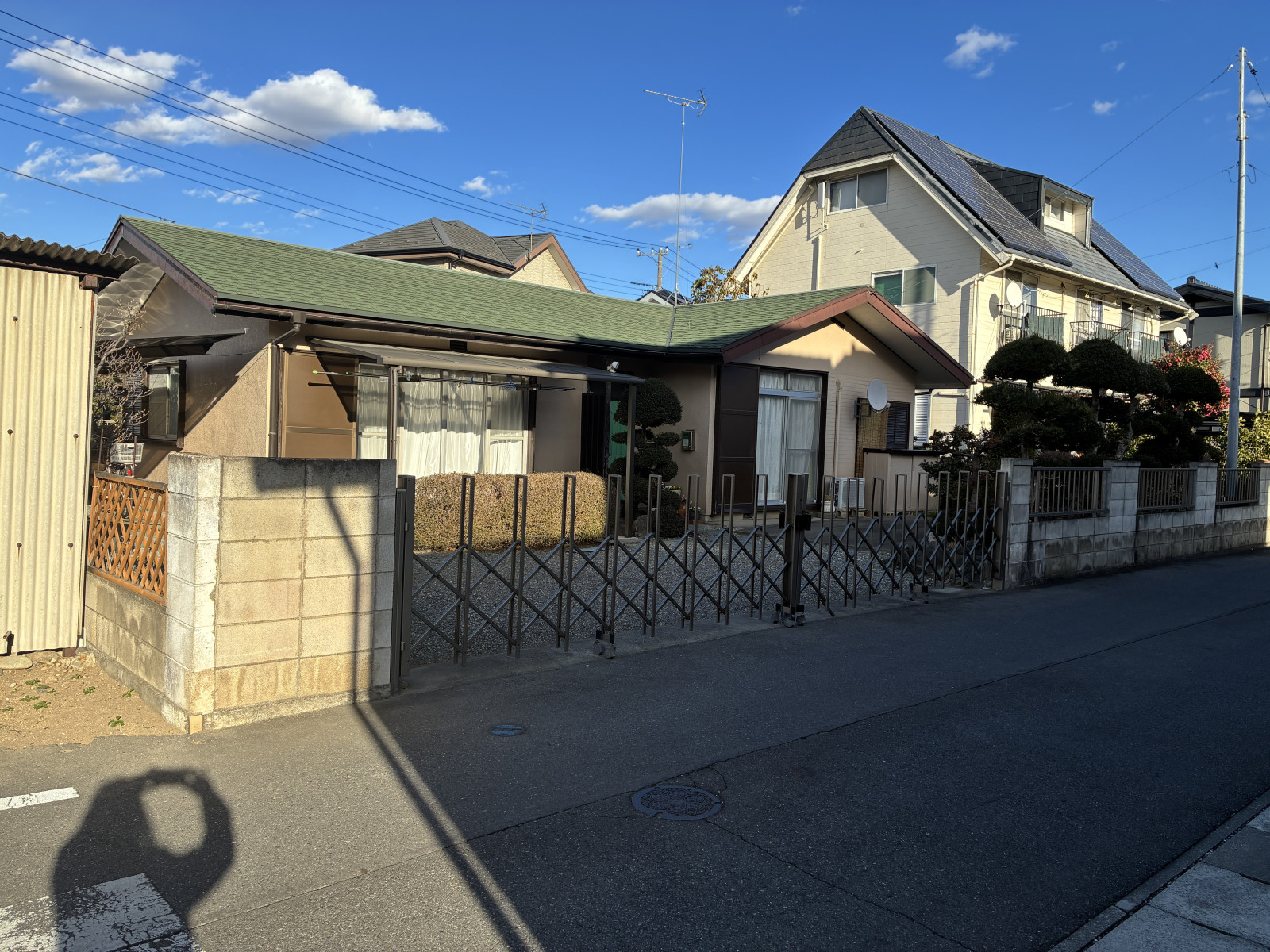 南側道路なので、前方の建物からの影を受けにくので一日を通して部屋が明るく冬でも温かく過ごせます。