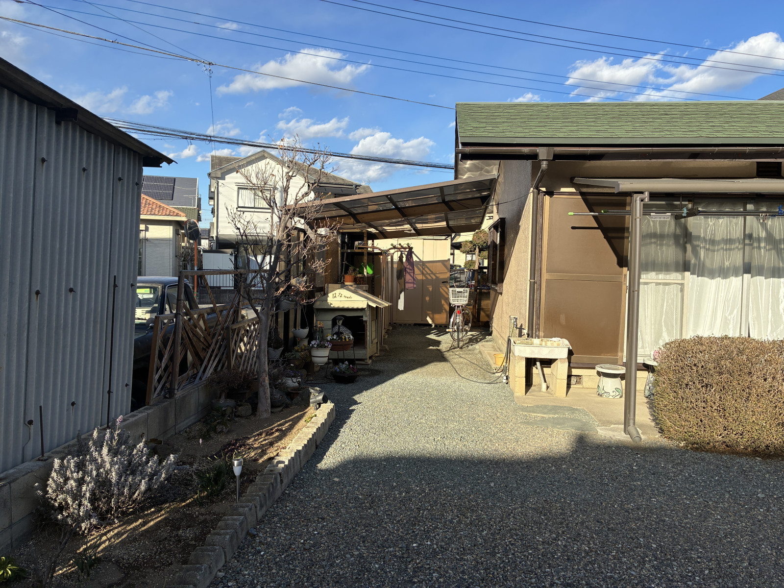 カーポート付きでなので愛車を雪、雨風、紫外線から守れます。