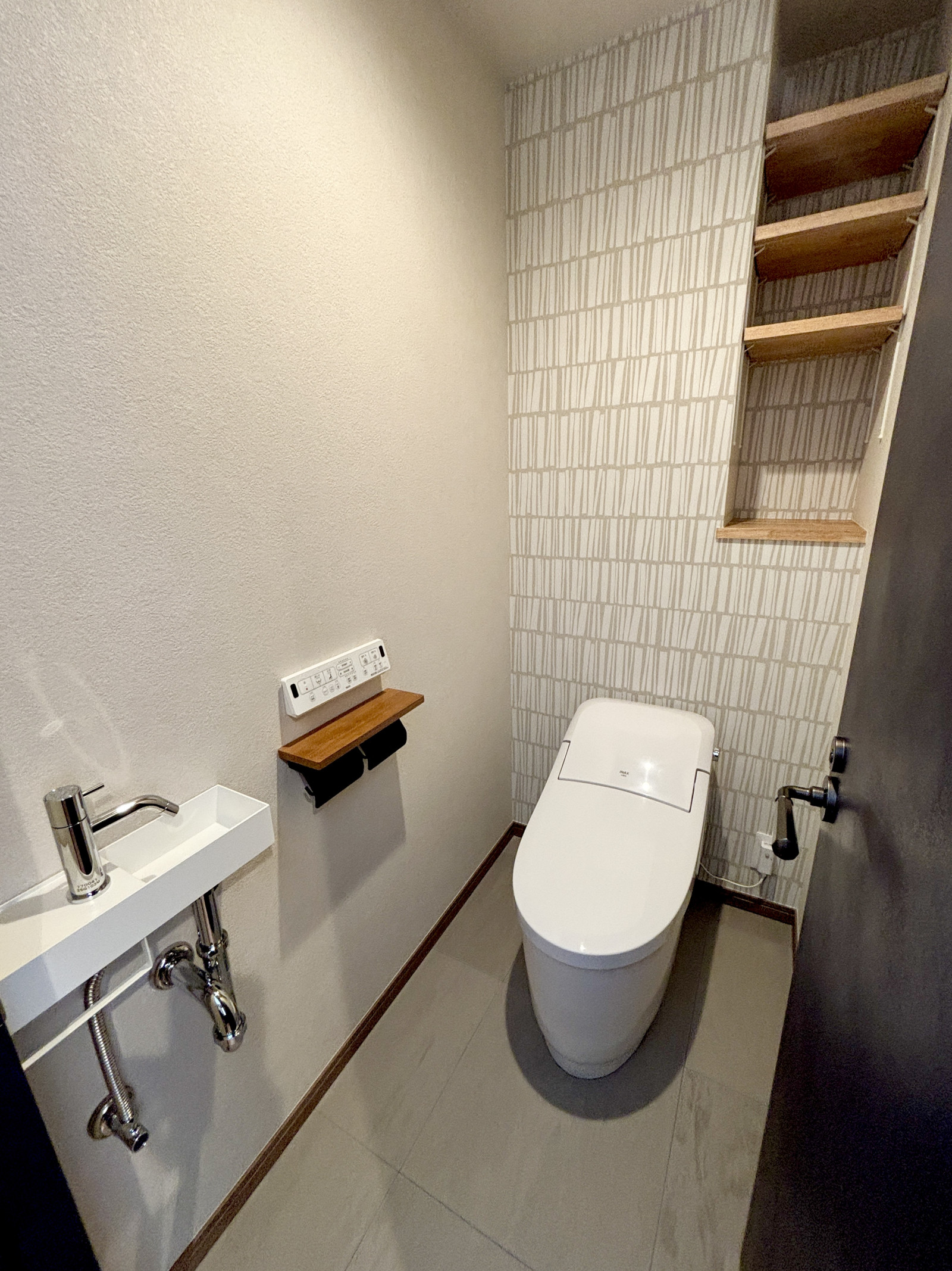 タンクレストイレに洗面つき