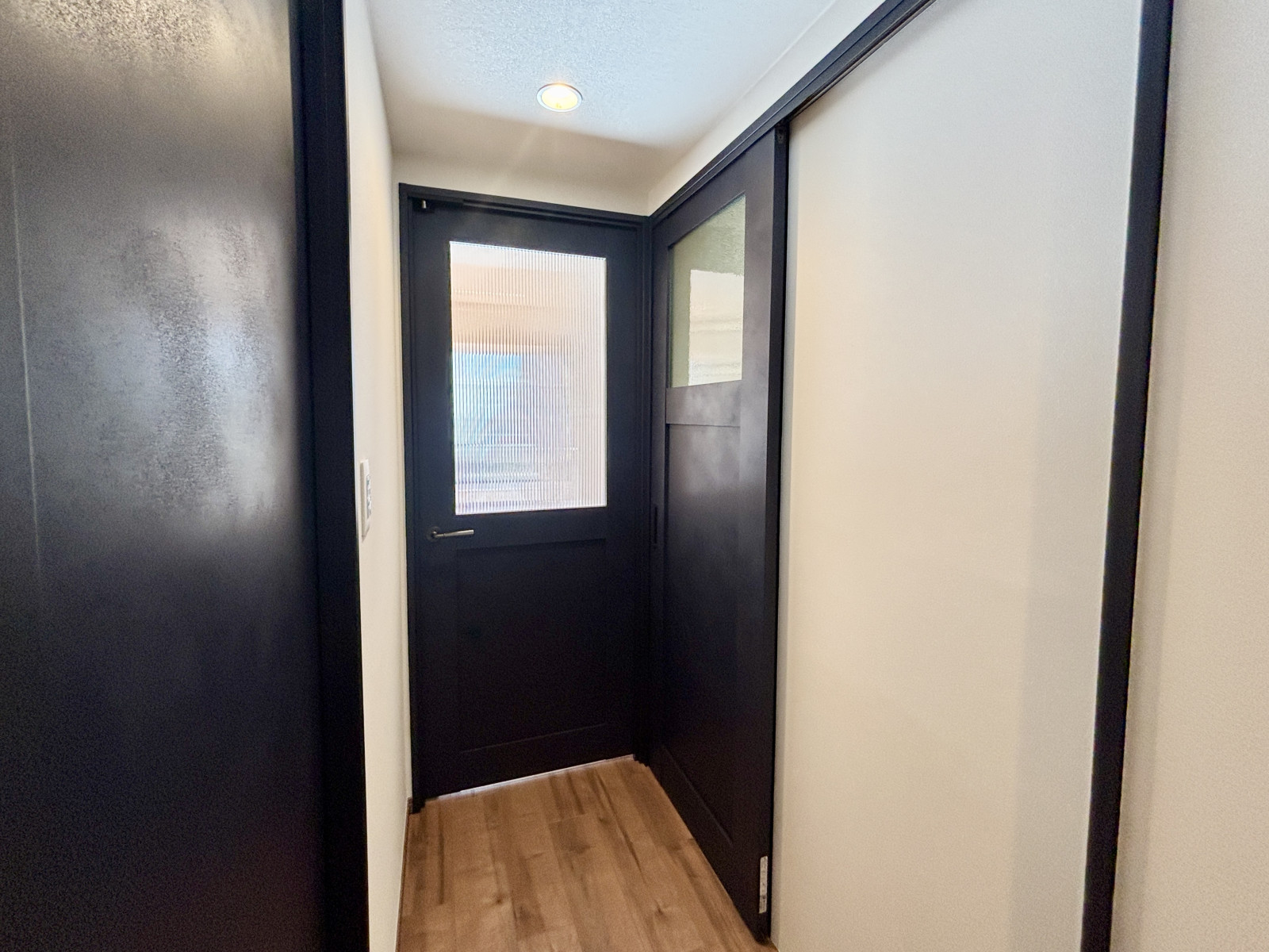 落ち着くオシャレなネイビー色