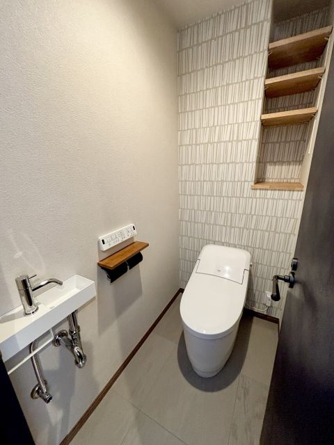 タンクレストイレに洗面つき