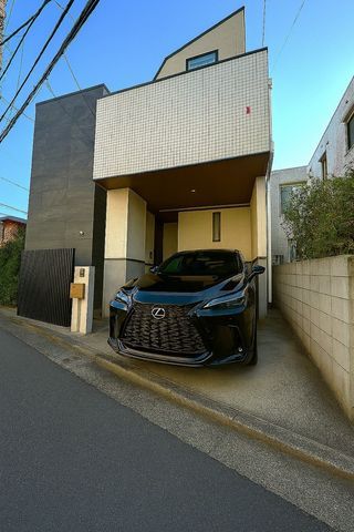 【築浅×注文住宅】2021年築の設備充実した3階建て中古住宅