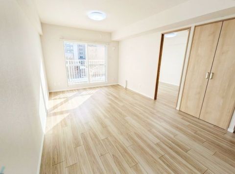 南東向きのリビングは、陽当たりが良く寛ぎのひと時を過ごせそうですね