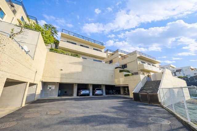 【外観写真】2017年フルリノベーションその後もガラス扉やルーバーなどを追加リノベーションで、よりスタイ