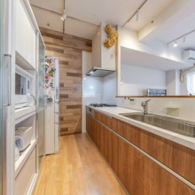 【リビングダイニング】開放感と明るさに包まれた、天井高2.7mの広々とした空間。