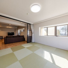 【和室】畳の上でゴロゴロしたい派には嬉しい空間。2017年7月のリノベーションでおしゃれな琉球畳を採用し