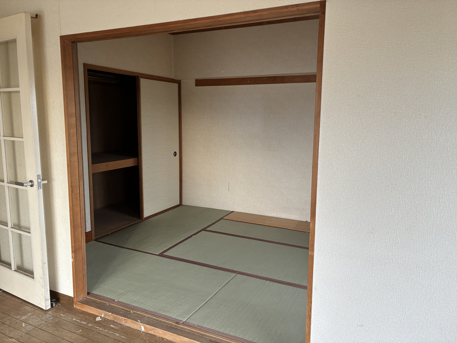 リビングに隣接した和室はお昼値