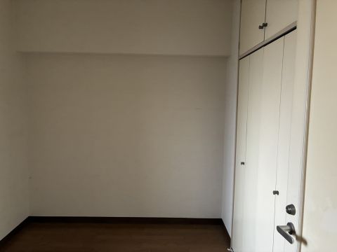 リビングからの陽ざしで明るい玄関