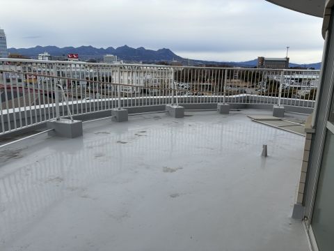 こんな広いバルコニーは見たことない一度見に来てください