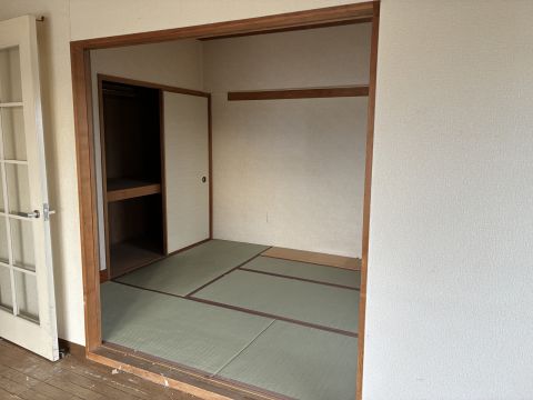 リビングに隣接した和室はお昼値