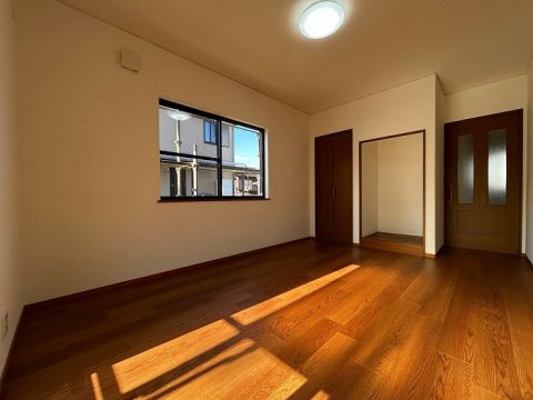 1階西側約7.8帖の洋室