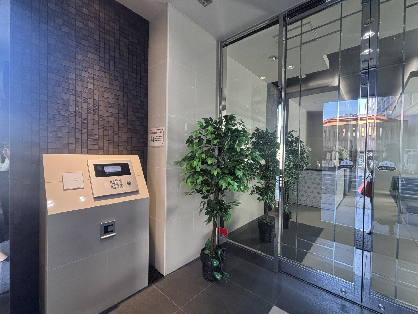 オートロックシステムを完備。防犯モデルマンションならではの厳重なチェック体制が日々の安心を守ります。