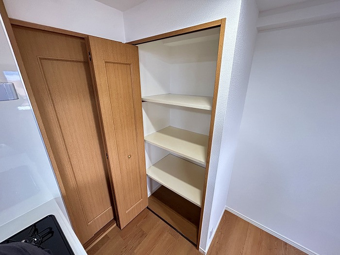 キッチン裏収納