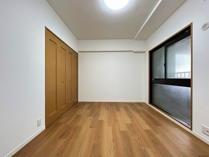 約7帖の洋室。
