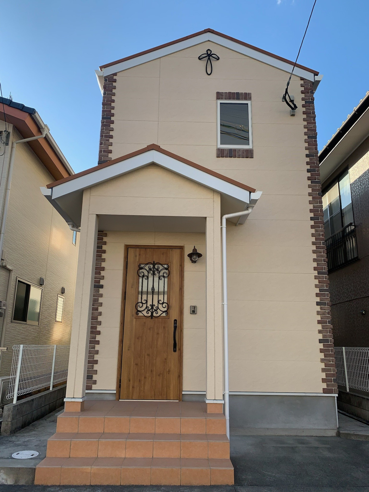 外観と玄関ドアが素敵な物件です