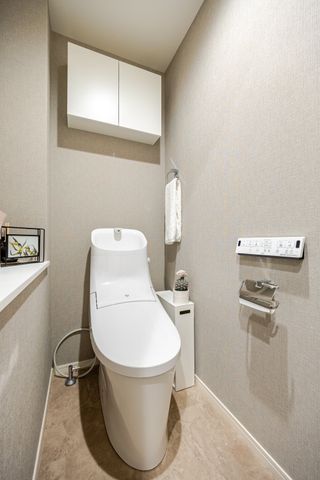 【トイレ】収納付き。細々としたものをすっきり収納！