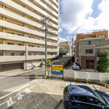 【眺望】前面の建物と距離があるので開放感があります。