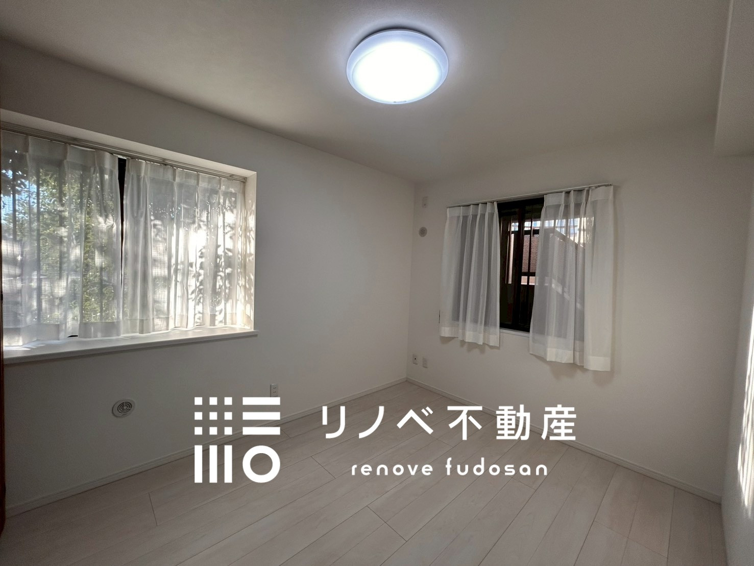 玄関すぐ近くの洋室6帖