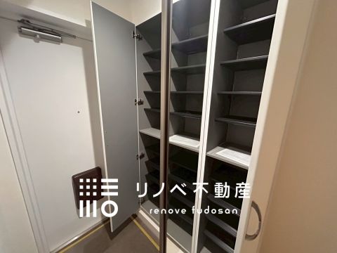 たくさん靴を置けるシューズボックス♪