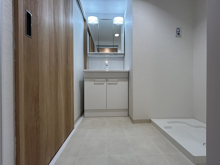 洗面台新品交換済み。