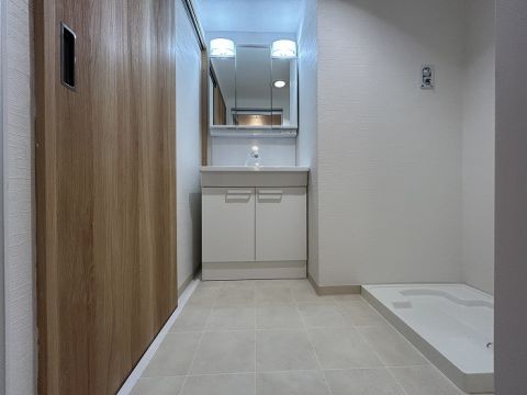 洗面台新品交換済み。