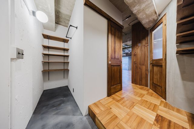 【玄関】土間や収納棚があり、収納力があります。