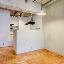 【キッチン】手元が隠れる高さのカウンターがあるのでリビングから見るキッチンはとてもスッキリしています