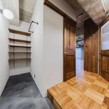 【玄関】土間や収納棚があり、収納力があります。