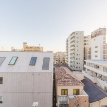 【眺望】前面の建物と距離があるので開放感があります。