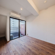 【洋室】バルコニーに面した、明るいお部屋です。