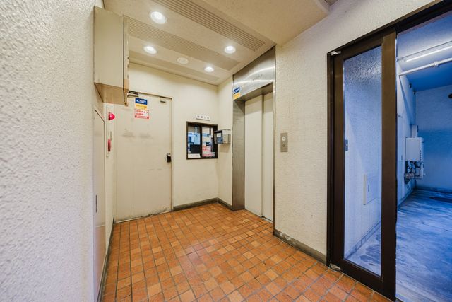 【エレベーターホール】