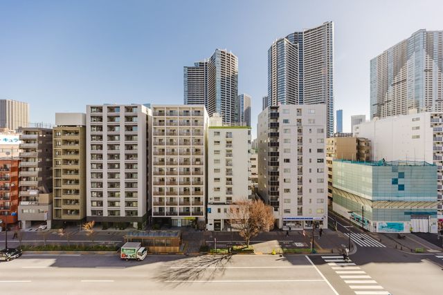 【眺望】前面の建物と距離があるので開放感があります。