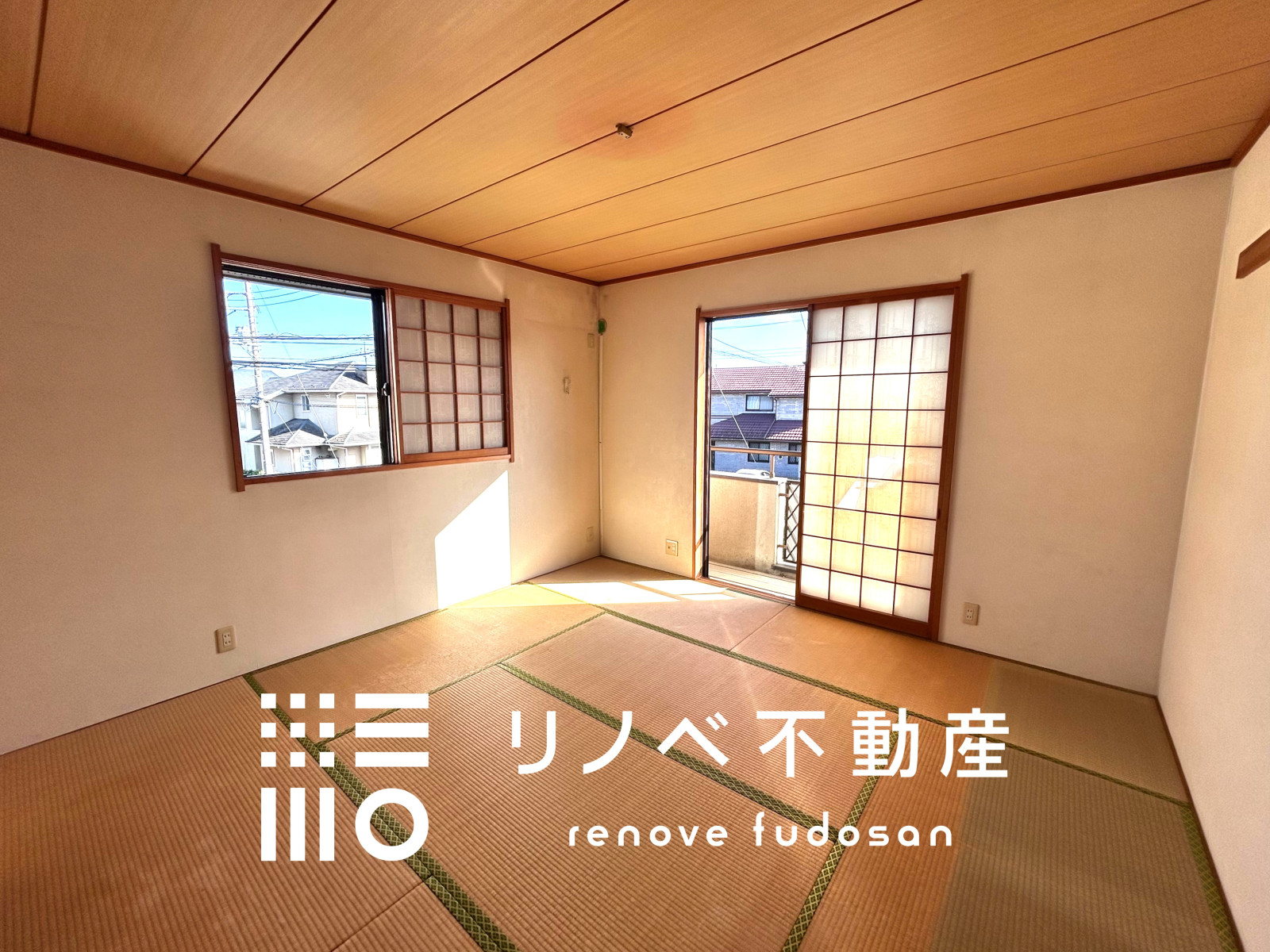 ２階にある８帖の和室。バルコニーに面しており、通風・採光ともに良好で開放感のあるお部屋