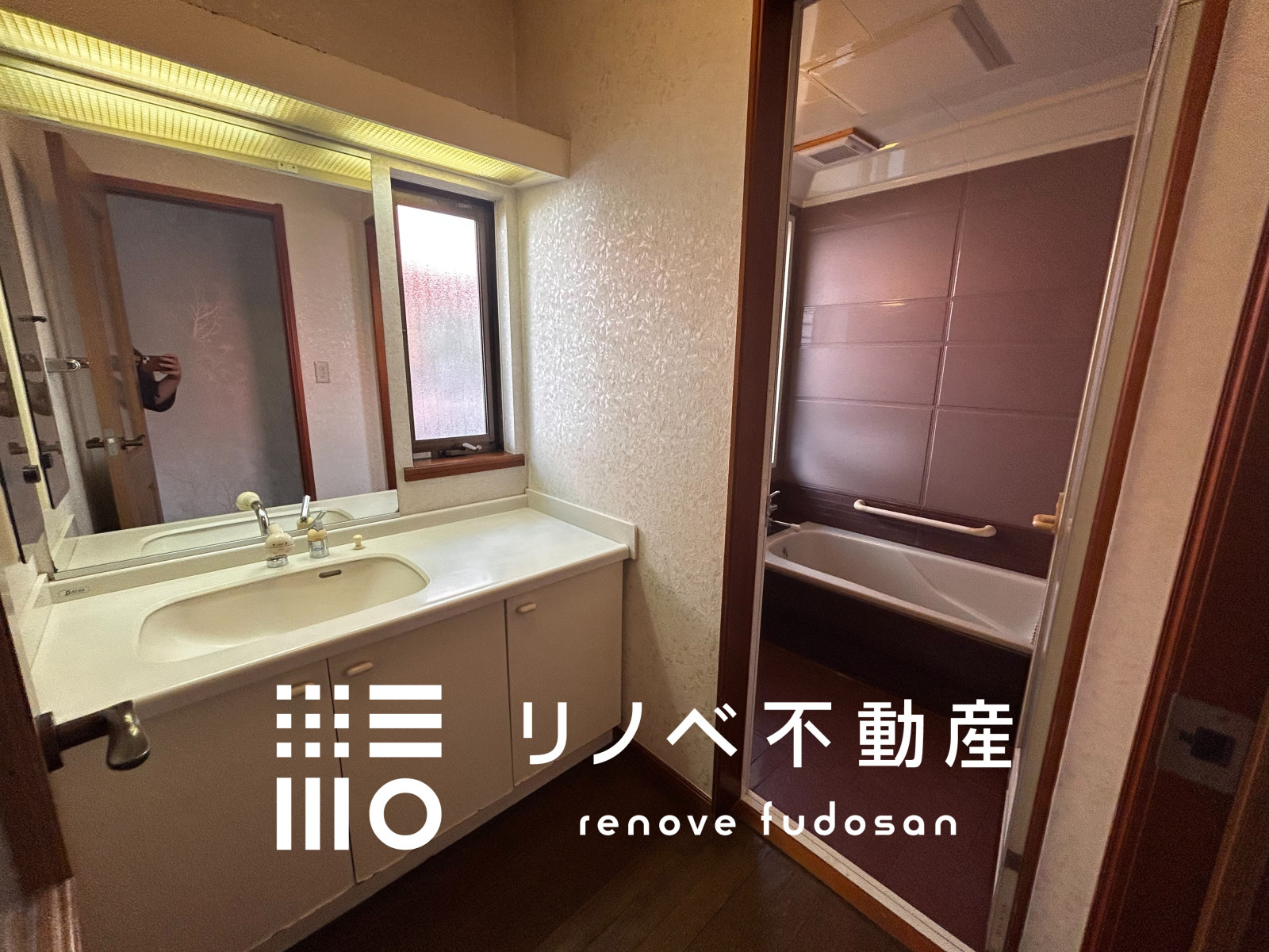 ゆとりある広さの洗面化粧台。身支度がしやすく、朝の準備も快適に行えます。